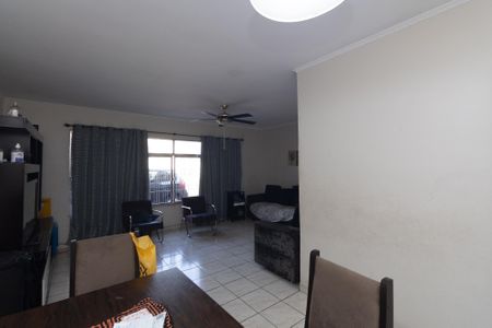 Casa à venda com 200m², 4 quartos e 3 vagas Casa à venda com 200m², 4 quartos e 3 vagasSala