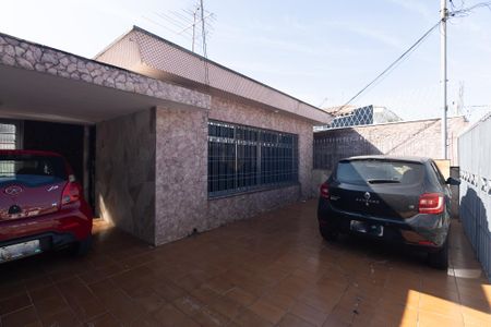 Casa à venda com 200m², 4 quartos e 3 vagas Casa à venda com 200m², 4 quartos e 3 vagasGaragem