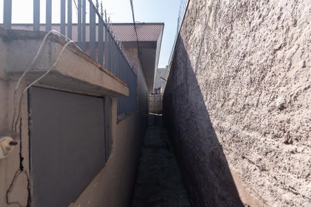 Casa à venda com 200m², 4 quartos e 3 vagas Casa à venda com 200m², 4 quartos e 3 vagasCorredor da casa dos fundos