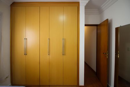 Casa à venda com 225m², 3 quartos e 4 vagas Casa à venda com 225m², 3 quartos e 4 vagasQuarto 2