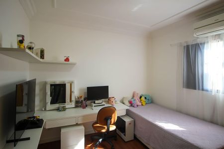 Casa à venda com 225m², 3 quartos e 4 vagas Casa à venda com 225m², 3 quartos e 4 vagasQuarto 2