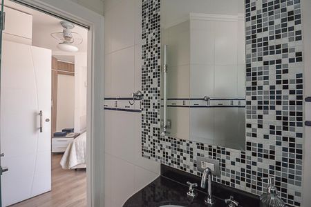 Apartamento à venda com 177m², 3 quartos e 3 vagas Apartamento à venda com 177m², 3 quartos e 3 vagasBanheiro da Suíte