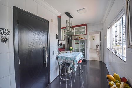 Apartamento à venda com 177m², 3 quartos e 3 vagas Apartamento à venda com 177m², 3 quartos e 3 vagasCozinha