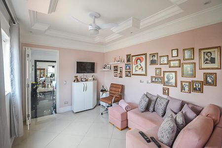 Apartamento à venda com 177m², 3 quartos e 3 vagas Apartamento à venda com 177m², 3 quartos e 3 vagasSala de TV