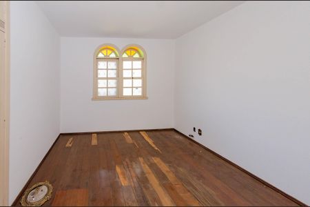 Casa à venda com 424m², 4 quartos e 6 vagas Casa à venda com 424m², 4 quartos e 6 vagasQuarto 2