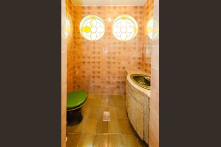 Casa à venda com 424m², 4 quartos e 6 vagas Casa à venda com 424m², 4 quartos e 6 vagasLavabo