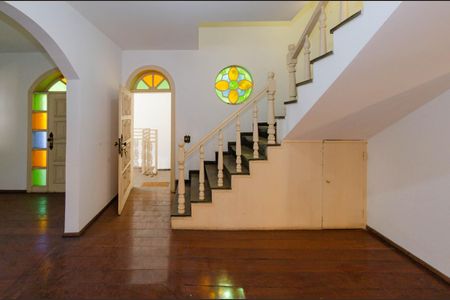 Casa à venda com 424m², 4 quartos e 6 vagas Casa à venda com 424m², 4 quartos e 6 vagasSala