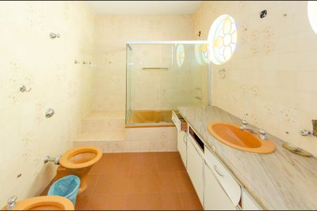 Casa à venda com 424m², 4 quartos e 6 vagas Casa à venda com 424m², 4 quartos e 6 vagasBanheiro