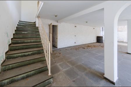 Casa à venda com 424m², 4 quartos e 6 vagas Casa à venda com 424m², 4 quartos e 6 vagasGaragem