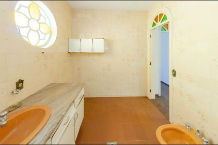 Casa à venda com 424m², 4 quartos e 6 vagas Casa à venda com 424m², 4 quartos e 6 vagasBanheiro