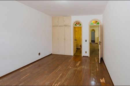 Casa à venda com 424m², 4 quartos e 6 vagas Casa à venda com 424m², 4 quartos e 6 vagasSuíte 1