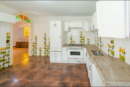 Casa à venda com 424m², 4 quartos e 6 vagas Casa à venda com 424m², 4 quartos e 6 vagasCozinha