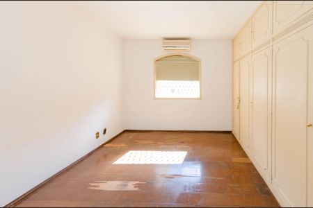 Casa à venda com 424m², 4 quartos e 6 vagas Casa à venda com 424m², 4 quartos e 6 vagasSuíte 2