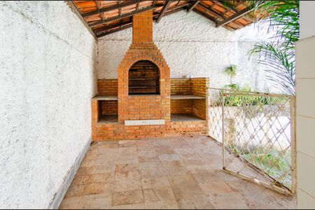 Casa à venda com 424m², 4 quartos e 6 vagas Casa à venda com 424m², 4 quartos e 6 vagasÁrea Externa