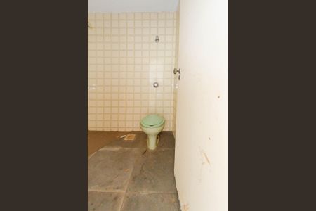 Casa à venda com 424m², 4 quartos e 6 vagas Casa à venda com 424m², 4 quartos e 6 vagasPiscina - Banheiro