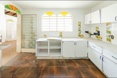 Casa à venda com 424m², 4 quartos e 6 vagas Casa à venda com 424m², 4 quartos e 6 vagasCozinha