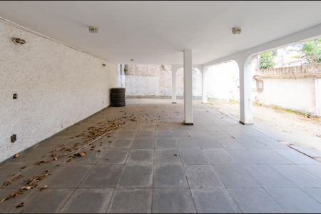 Casa à venda com 424m², 4 quartos e 6 vagas Casa à venda com 424m², 4 quartos e 6 vagasGaragem