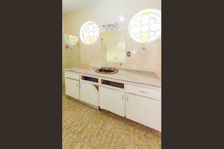 Casa à venda com 424m², 4 quartos e 6 vagas Casa à venda com 424m², 4 quartos e 6 vagasBanheiro suíte 2