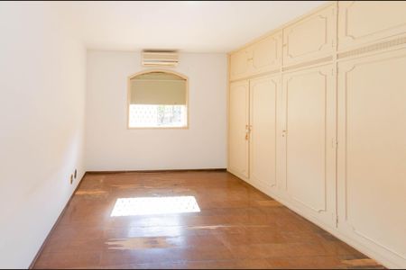 Casa à venda com 424m², 4 quartos e 6 vagas Casa à venda com 424m², 4 quartos e 6 vagasSuíte 2