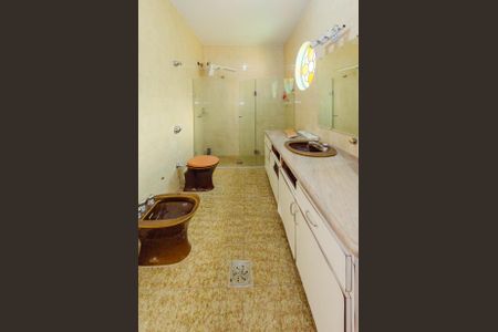 Casa à venda com 424m², 4 quartos e 6 vagas Casa à venda com 424m², 4 quartos e 6 vagasBanheiro suíte 2