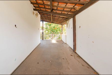 Casa à venda com 424m², 4 quartos e 6 vagas Casa à venda com 424m², 4 quartos e 6 vagasÁrea Externa