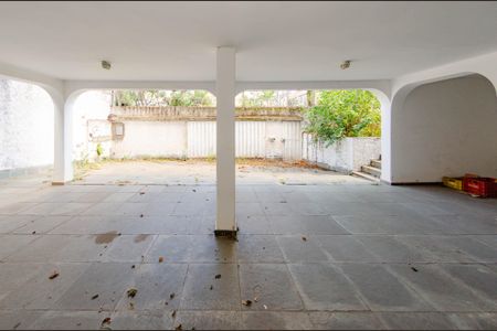 Casa à venda com 424m², 4 quartos e 6 vagas Casa à venda com 424m², 4 quartos e 6 vagasGaragem