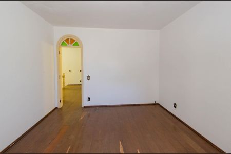 Casa à venda com 424m², 4 quartos e 6 vagas Casa à venda com 424m², 4 quartos e 6 vagasQuarto 1