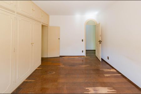 Casa à venda com 424m², 4 quartos e 6 vagas Casa à venda com 424m², 4 quartos e 6 vagasSuíte 2