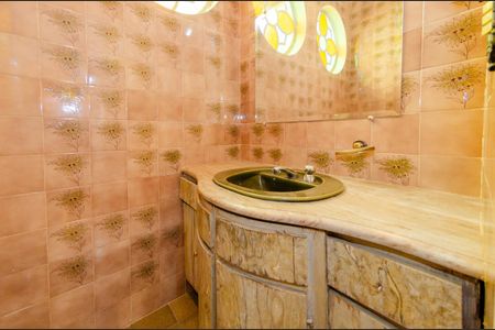 Casa à venda com 424m², 4 quartos e 6 vagas Casa à venda com 424m², 4 quartos e 6 vagasLavabo