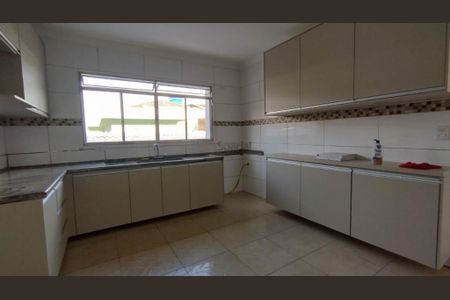 Casa à venda com 105m², 2 quartos e 2 vagas