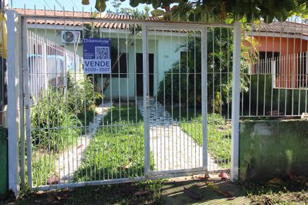 Casa à venda com 54m², 2 quartos e 2 vagas Casa à venda com 54m², 2 quartos e 2 vagasFachada