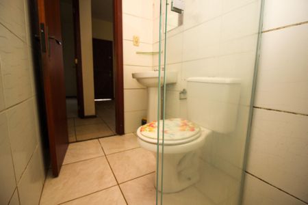 Casa à venda com 54m², 2 quartos e 2 vagas Casa à venda com 54m², 2 quartos e 2 vagasBanheiro