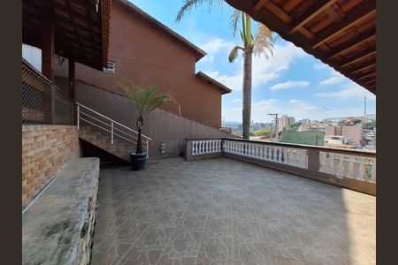 Casa à venda com 295m², 3 quartos e 6 vagasQuintal
