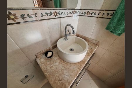 Casa à venda com 295m², 3 quartos e 6 vagasBanheiro Quarto 1