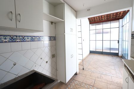 Casa à venda com 319m², 5 quartos e 5 vagasÁrea de Serviço