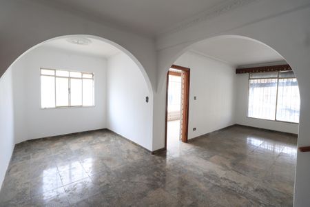 Casa à venda com 319m², 5 quartos e 5 vagasSala de Jantar