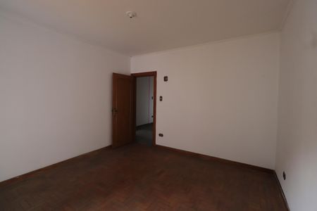 Casa à venda com 319m², 5 quartos e 5 vagasQuarto 4 - Suíte