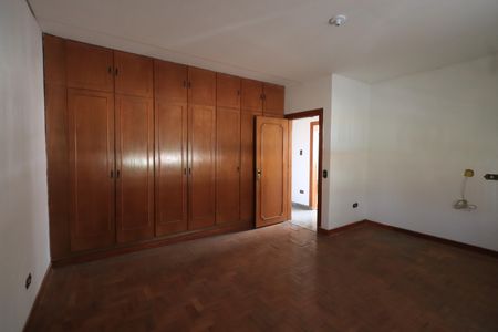 Casa à venda com 319m², 5 quartos e 5 vagasQuarto 1