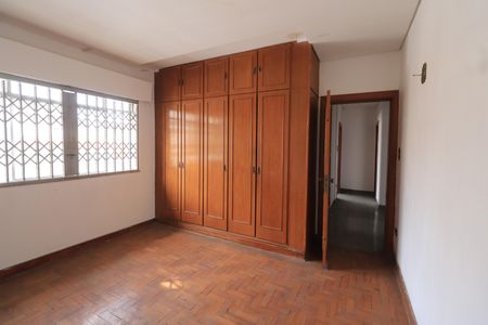 Casa à venda com 319m², 5 quartos e 5 vagasQuarto 2