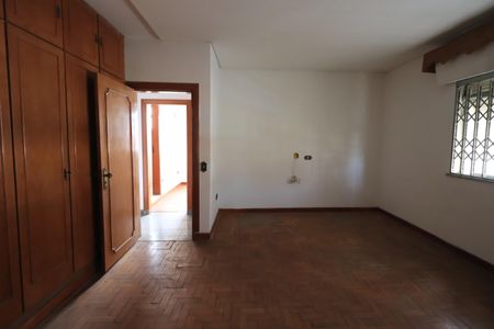 Casa à venda com 319m², 5 quartos e 5 vagasQuarto 1