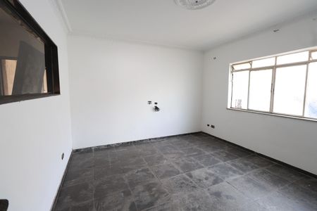 Casa à venda com 319m², 5 quartos e 5 vagasSala de TV