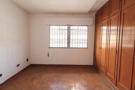 Casa à venda com 319m², 5 quartos e 5 vagasQuarto 2