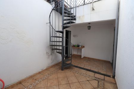 Casa à venda com 319m², 5 quartos e 5 vagasQuintal