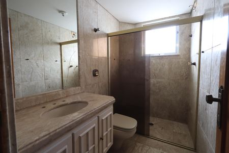 Casa à venda com 319m², 5 quartos e 5 vagasBanheiro Social