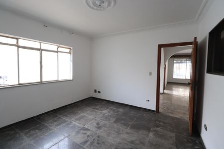 Casa à venda com 319m², 5 quartos e 5 vagasSala de TV