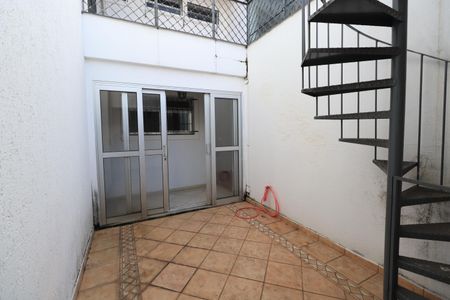 Casa à venda com 319m², 5 quartos e 5 vagasQuintal