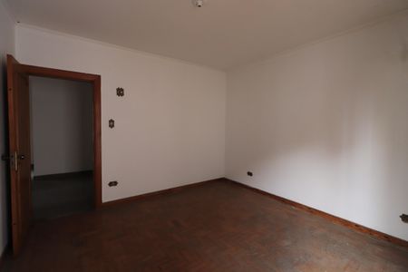 Casa à venda com 319m², 5 quartos e 5 vagasQuarto 4 - Suíte