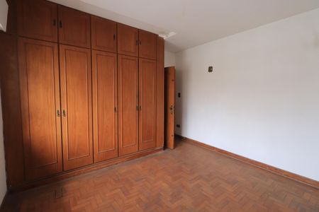 Casa à venda com 319m², 5 quartos e 5 vagasQuarto 2