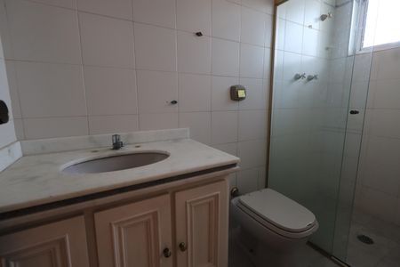 Casa à venda com 319m², 5 quartos e 5 vagasBanheiro da Suíte 1