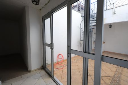 Casa à venda com 319m², 5 quartos e 5 vagasCorredor